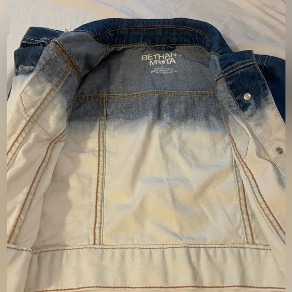 Bethany Mota ❤️ Cropped Faded Jean Jacket P/S with a FREE XS FAMILY TANK 👀 - Picture 4 of 14